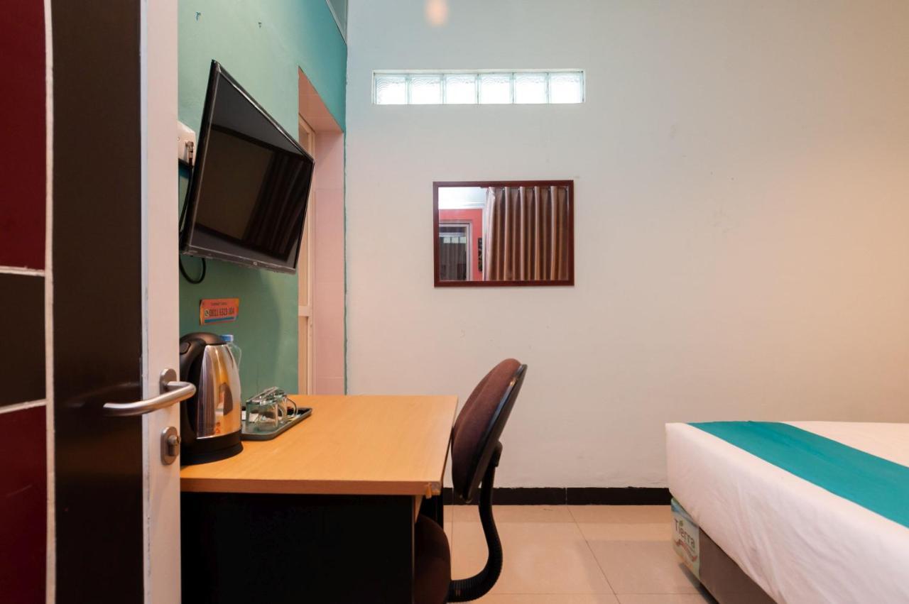 Sans Hotel Finest Medan Exterior foto