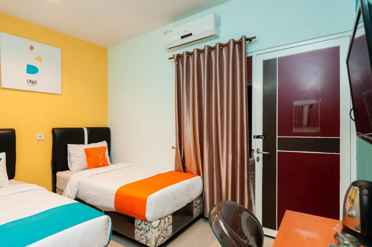 Sans Hotel Finest Medan Exterior foto