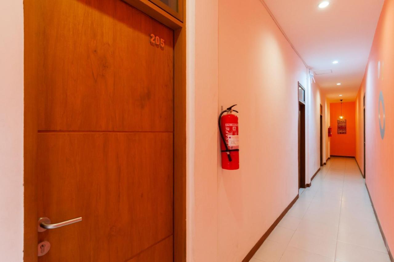 Sans Hotel Finest Medan Exterior foto